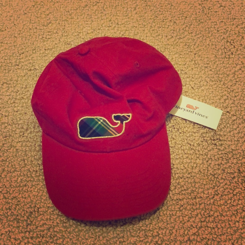 RED VINEYARD VINES HAT